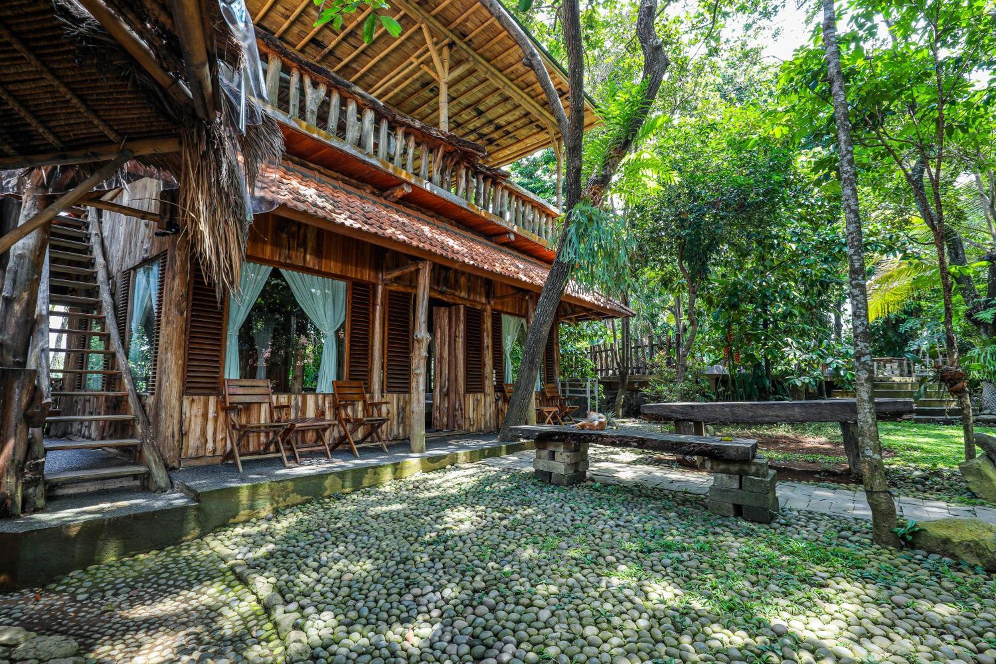 Omunity Bali Hotel Singaraja Eksteriør billede